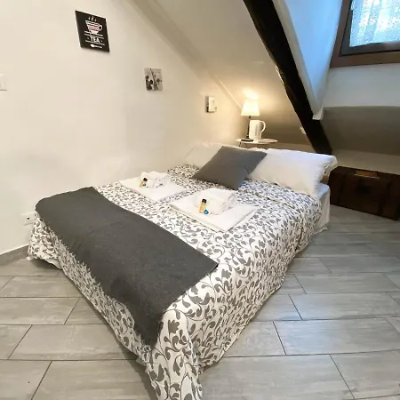 Mansarda Raffaello Διαμέρισμα *